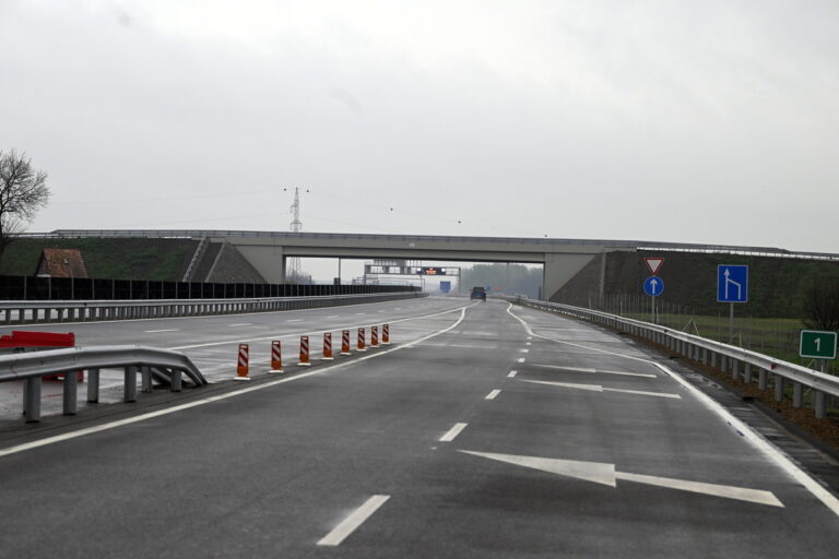 Autoestrada com portagem M44