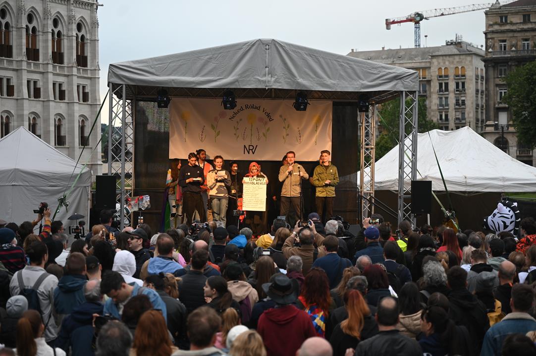 Masses of people protested against PM Orbán's new srping clean-up bill in Budapest