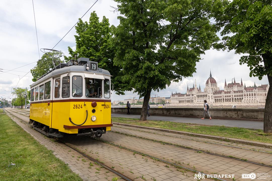 Nostalgia trams in Budapest (Copy)