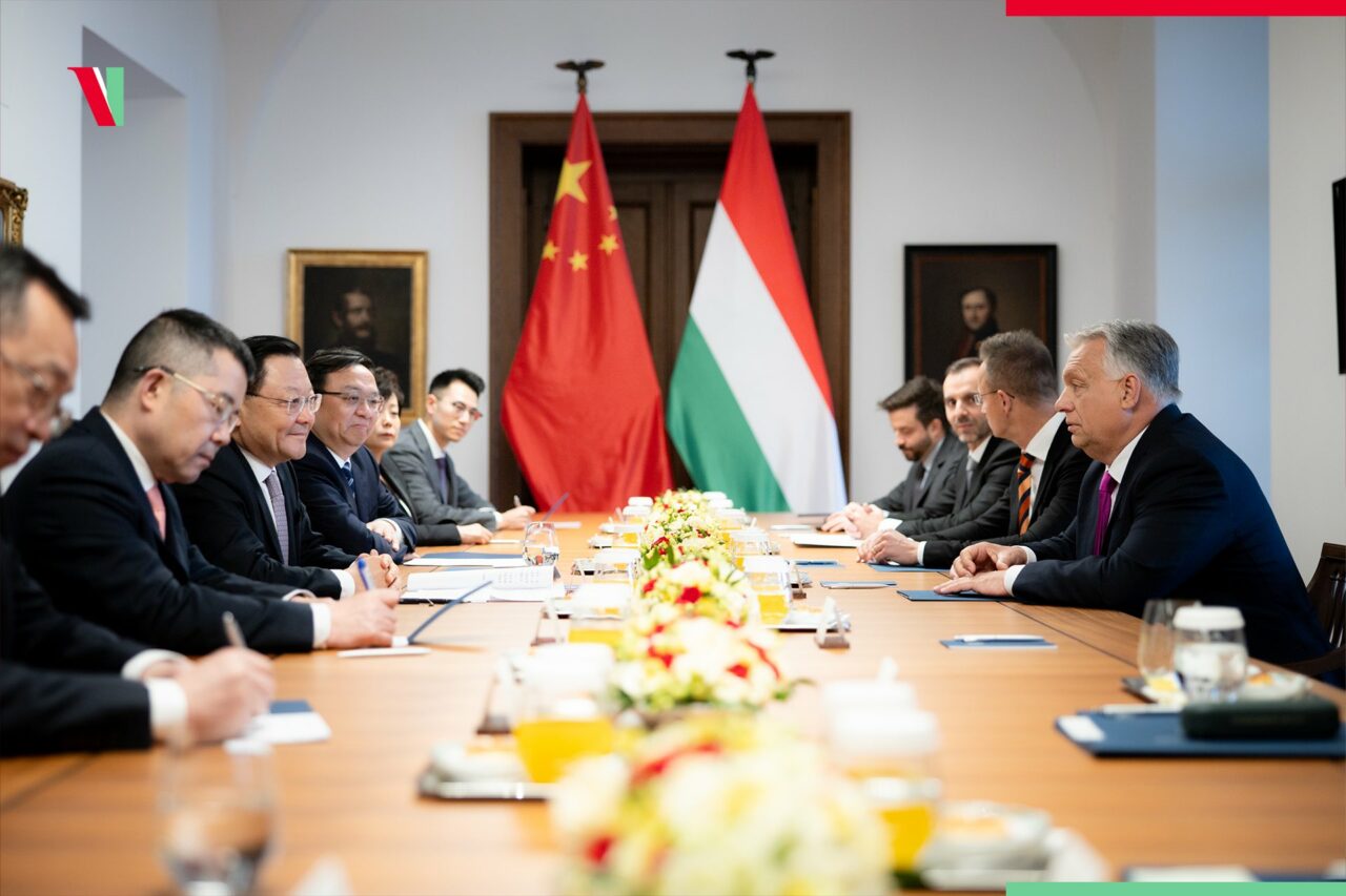 Prim-ministrul Viktor Orbán, sediul central al companiei BYD din China