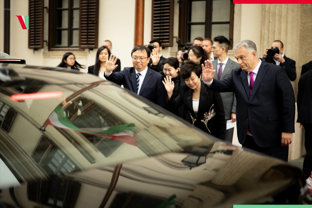 Prim-ministrul Viktor Orbán, sediul central al companiei BYD din China