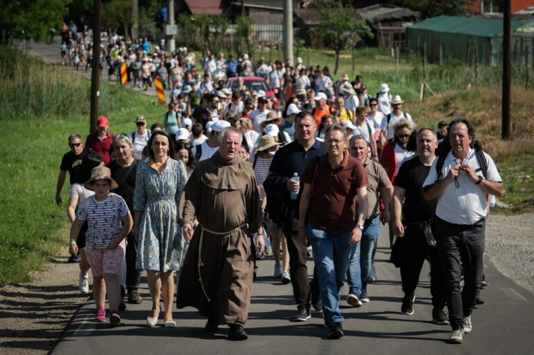 Pilgrimage Hungarians Romania (1)