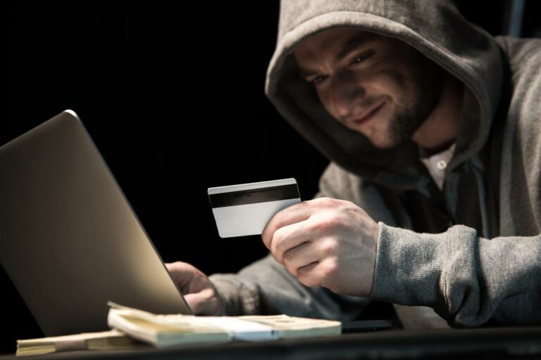 Les pirates informatiques et les fraudeurs ukrainiens