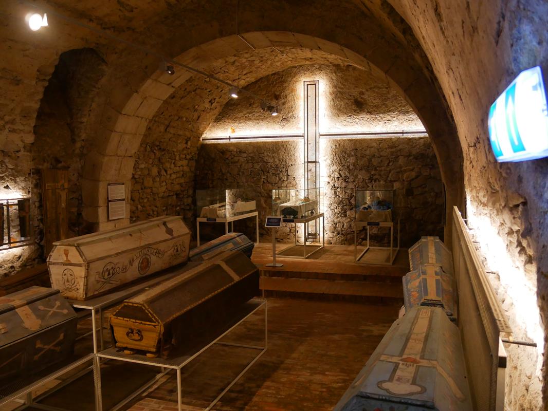 18th 19th century mummies coffins