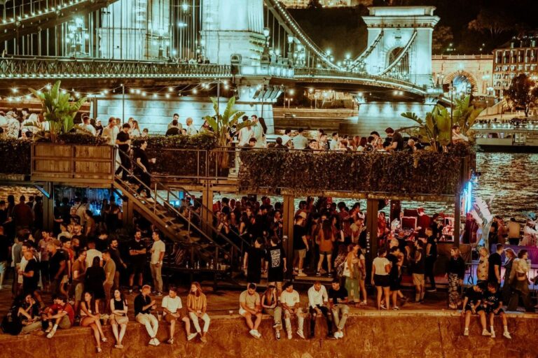 pontoon budapest bar accident