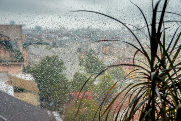 夏季暴風雨天氣