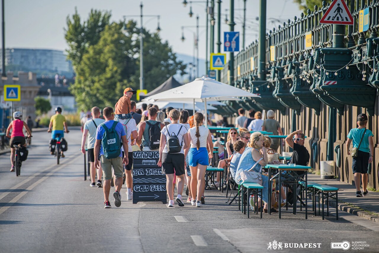 Budapest embankment open summer (1)