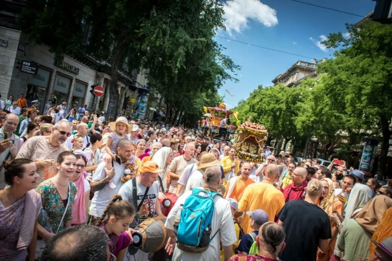 Fête des chars à Budapest : une célébration de l'amour et de la connexion qui remonte à des milliers d'années