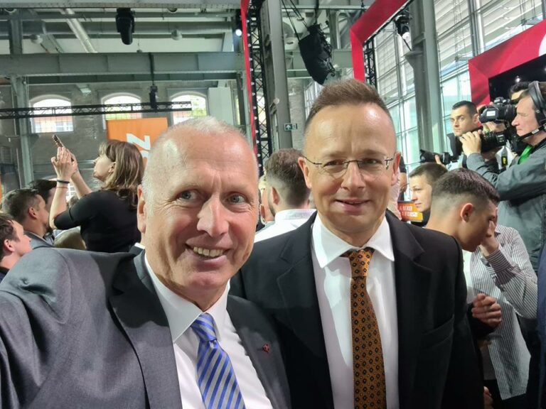 Georg Spöttle 和 Péter Szijjártó(副本)