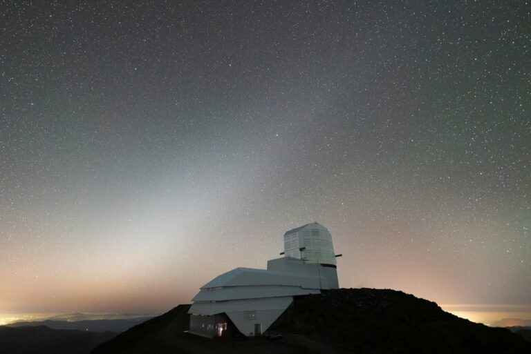 Astronomii maghiari vor lucra cu cel mai mare telescop din lume