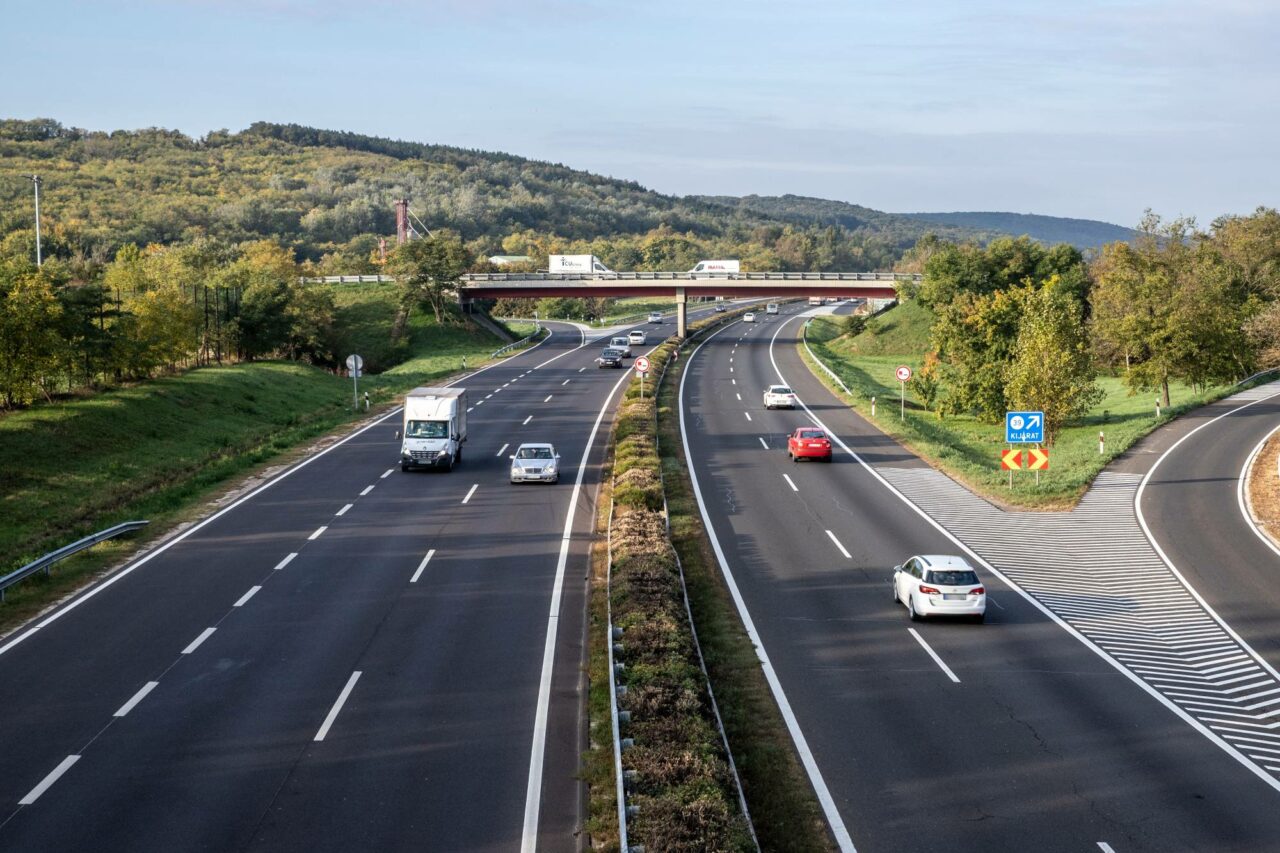 A matrica magyar autópálya szekciók fizetős utakká váltak