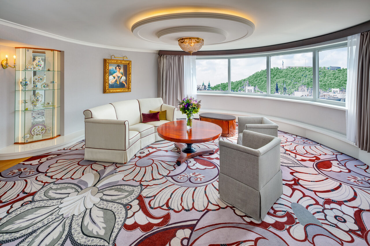 Kempinski-Hotel-Corvinus-Budapest_Corvinus-Art-Collection-Suite-Herend (1)