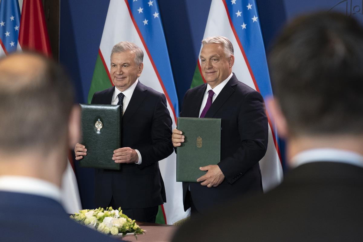 Mirziyoyev orbán