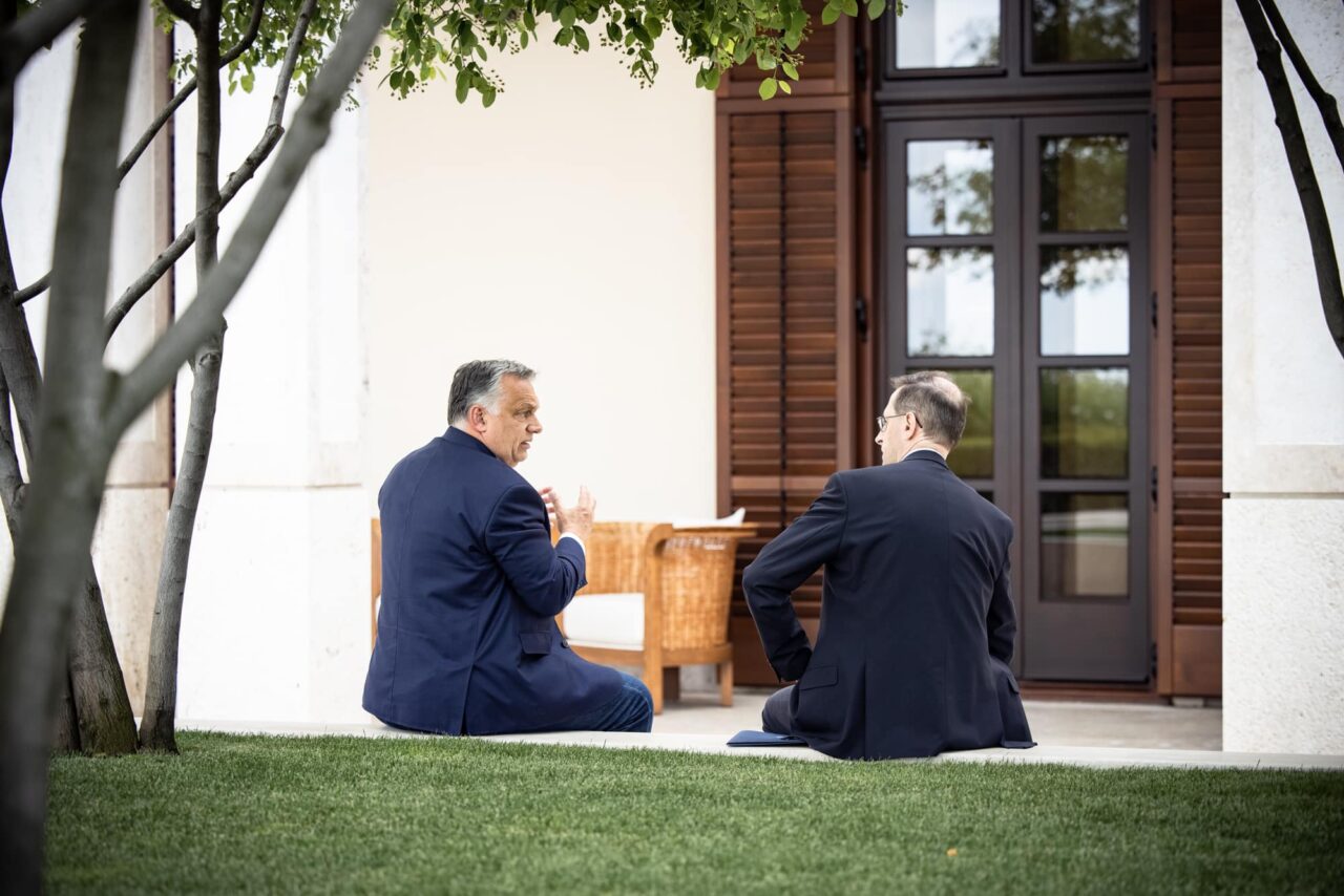 Le gouverneur de la Banque nationale, Mihály Varga, et le premier ministre Orbán