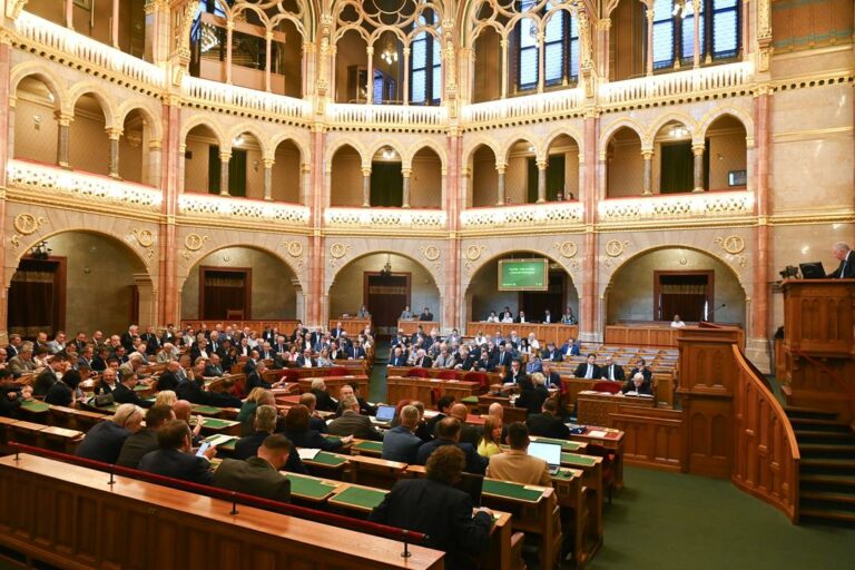 Noi legi, inclusiv interdicția de a cumpăra proprietăți, au fost adoptate în Parlament