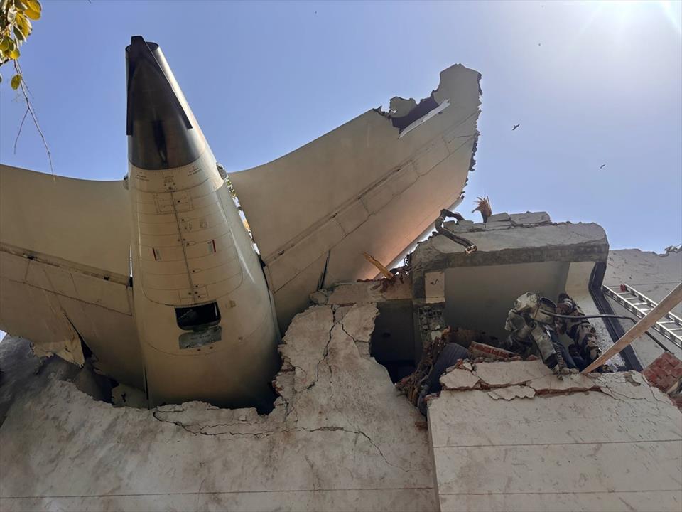 One of History's biggest plane crashes with only one survivor