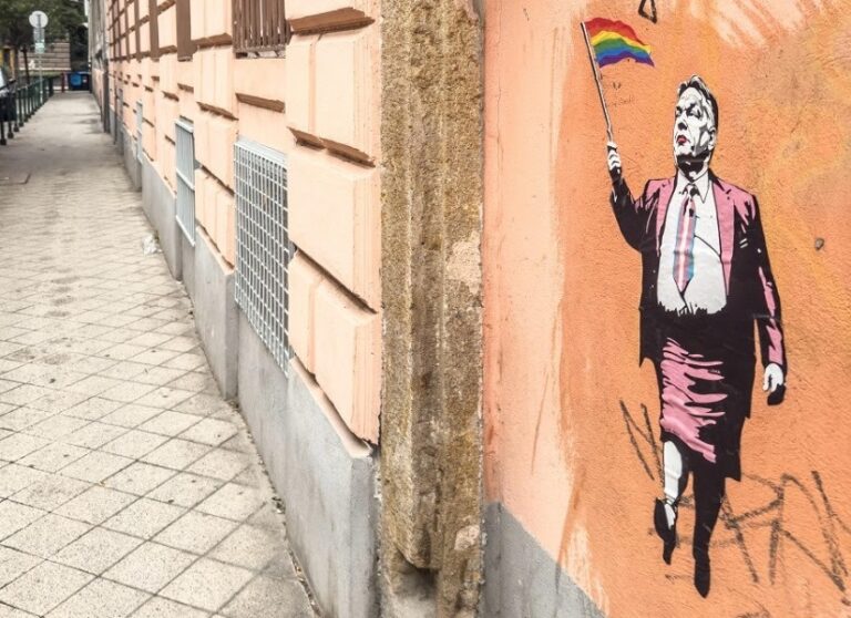L'artiste de rue Laika s'en prend à Orbán avant la Pride de Budapest