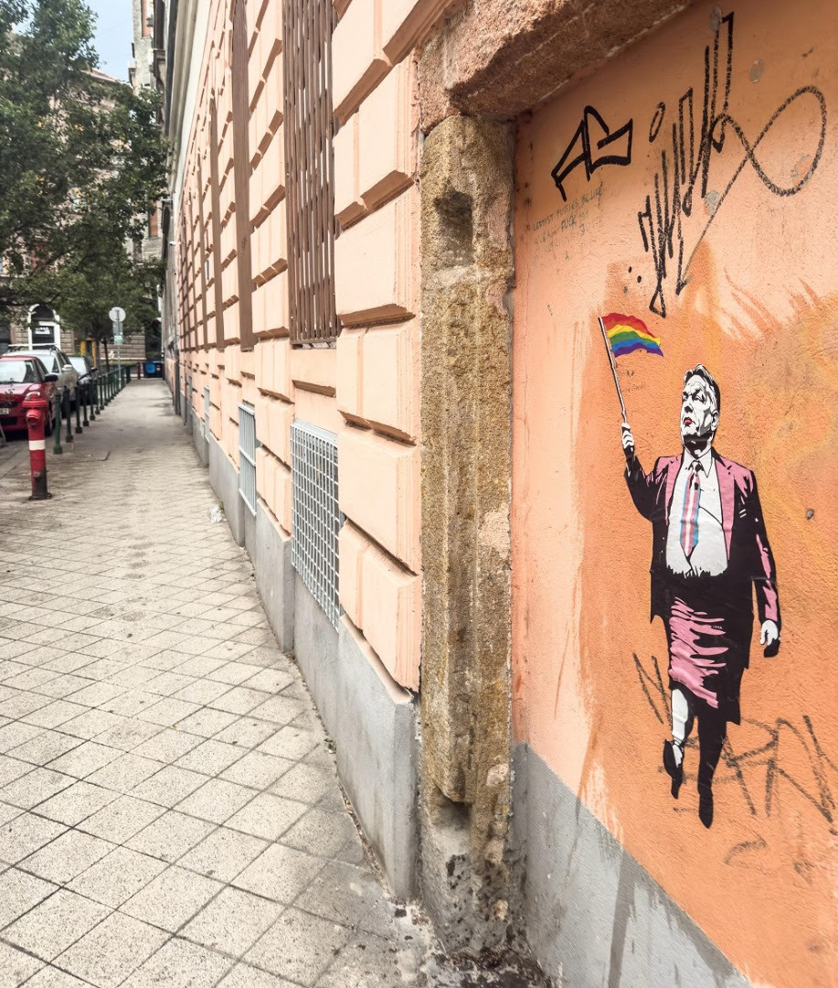 L'artiste de rue Laika s'en prend à Orbán avant la Pride de Budapest