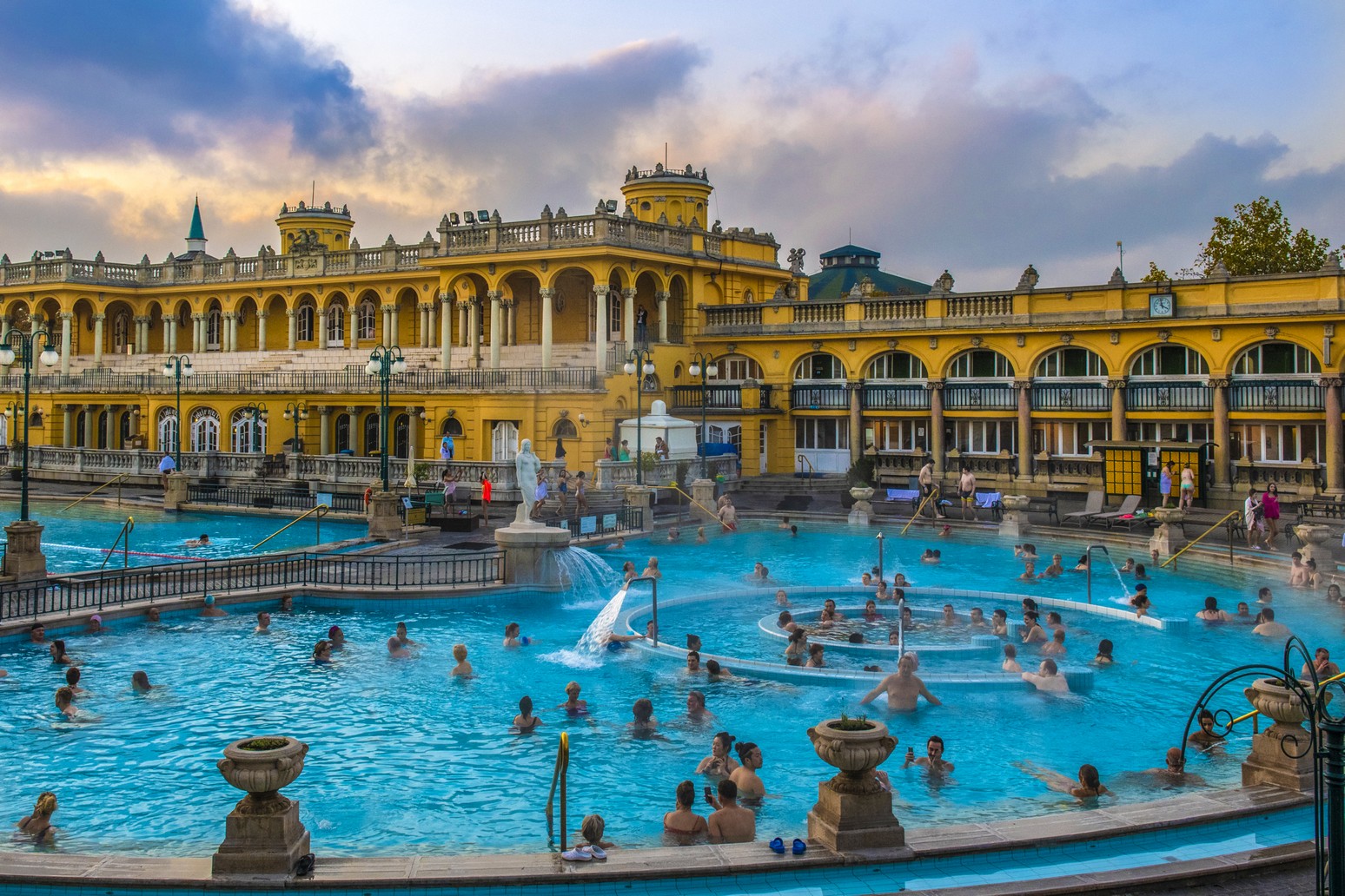 Stay late, pay less: Budapest’s thermal baths roll out new hours and discounts!