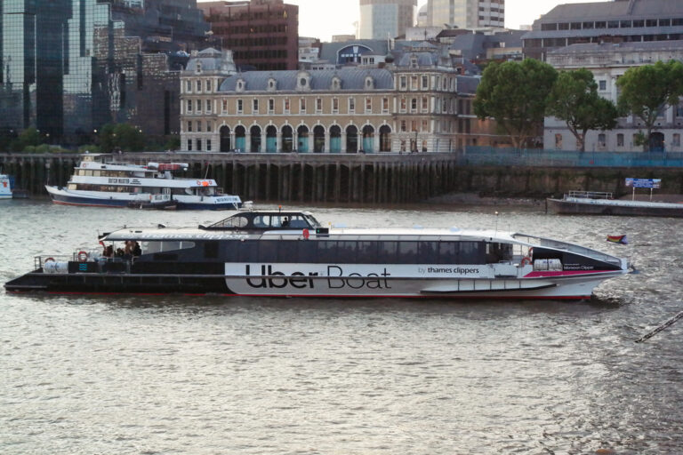 Uber barco Budapest servicio de crucero por el río Danubio Miskolc