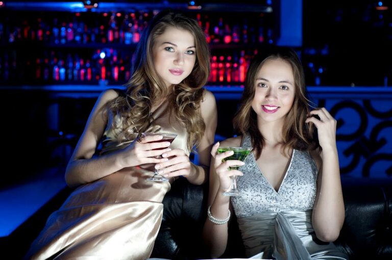 裕福な外国人観光客がハンガリーの美しい女性の犠牲になった