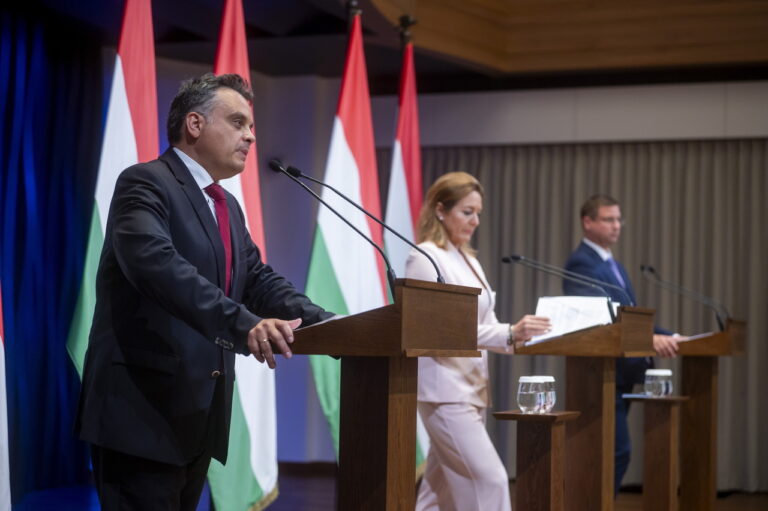 briefing al guvernului maghiar despre economia de război a Ucrainei