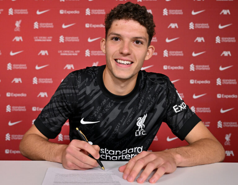Portero con contrato récord del Liverpool