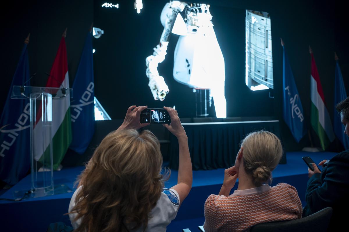 Axiom-4 – SpaceX Dragon undocks from ISS, Hungarian astronaut returns home