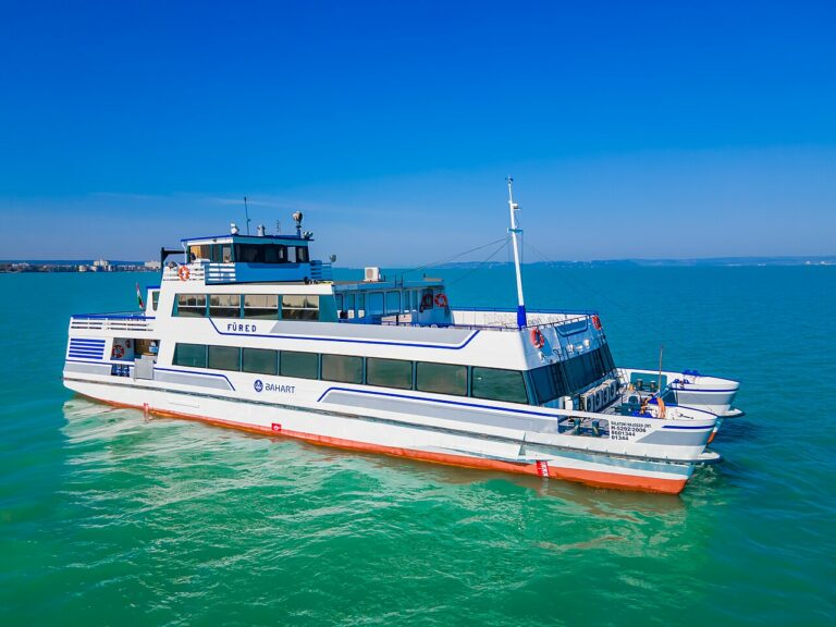 Catamaran de navigation Bahart Balaton
