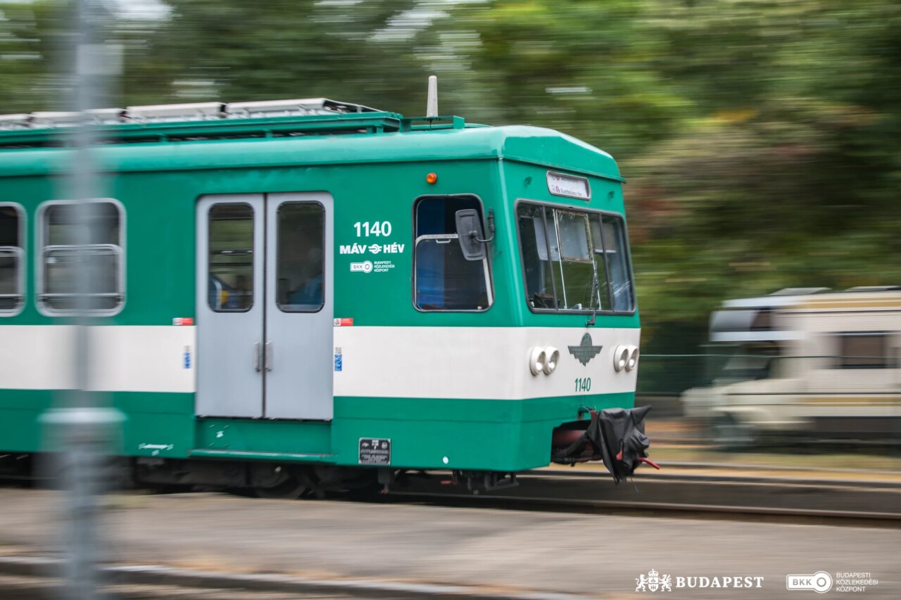 HÉV Budapest government Lázár bridge rail lines overhaul transport