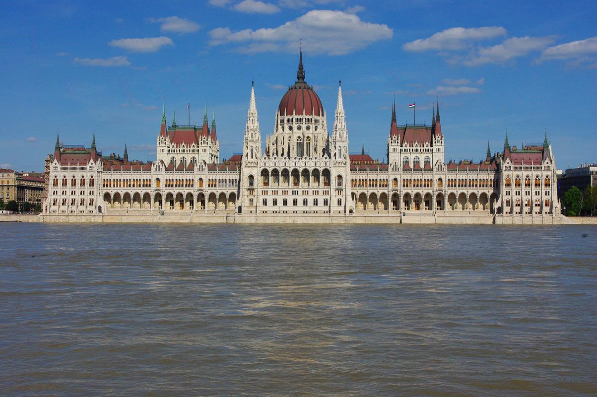 From Pressburg to Pest: The quest for a Hungarian Parliament Building