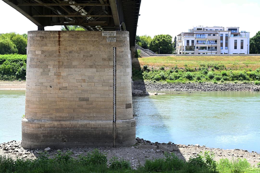 Hungary bone dry