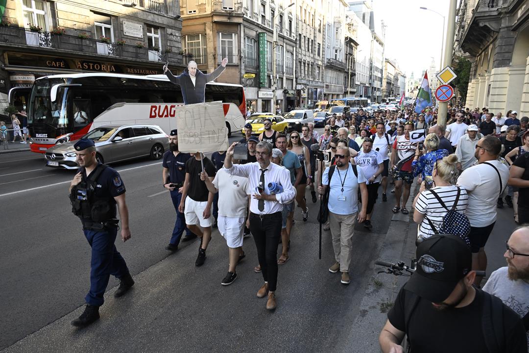 MP Hadházy continues to protest in Budapest's downtown