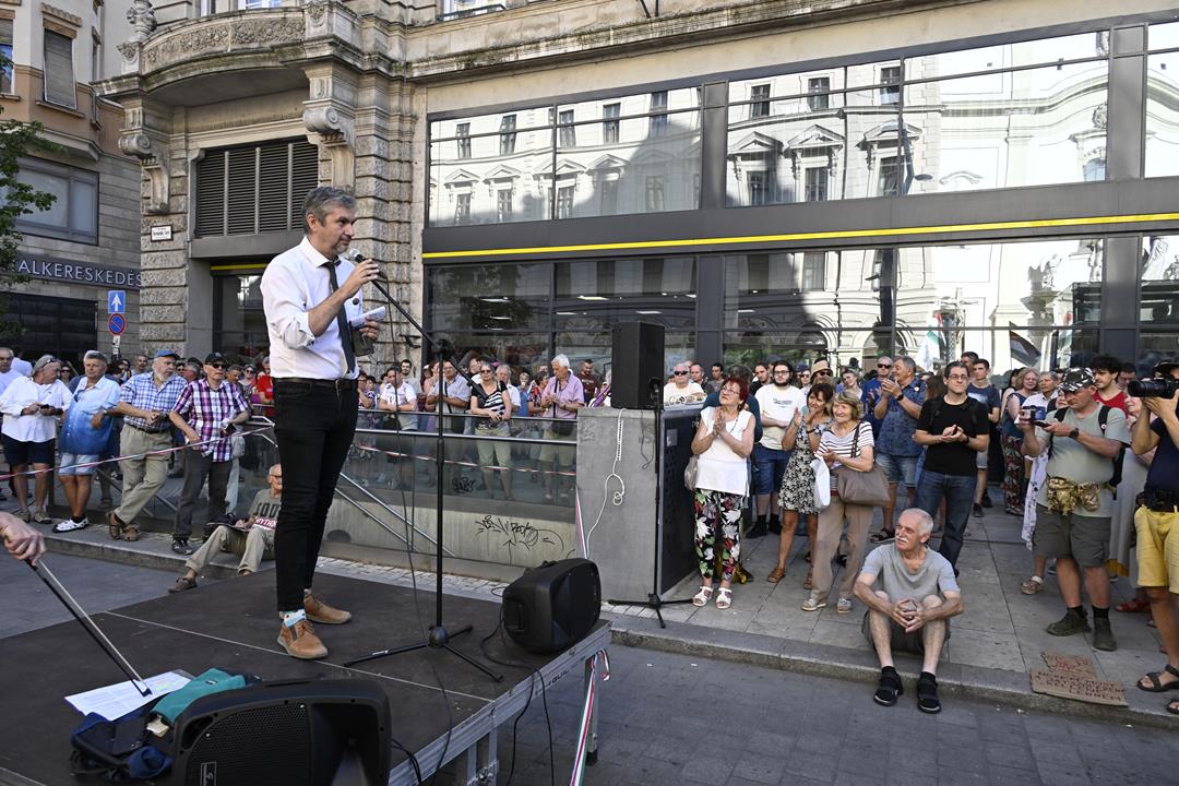 MP Hadházy continues to protest in Budapest's downtown