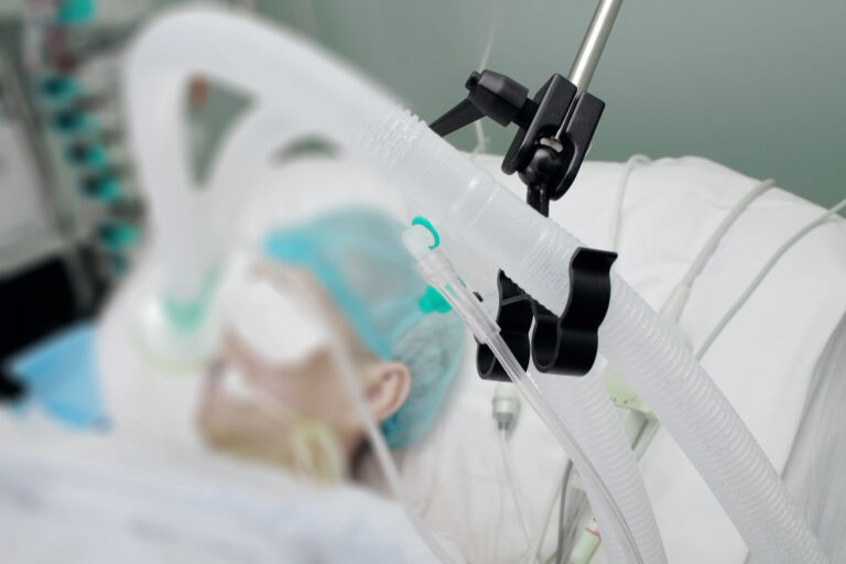 サウジの眠れる王子、昏睡状態で20年を経て死去