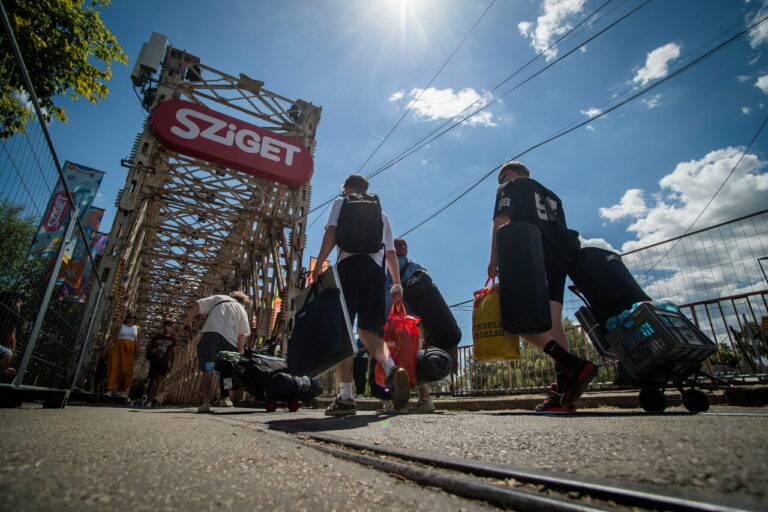 Festival Sziget Budapest transporte público tren de cercanías H5
