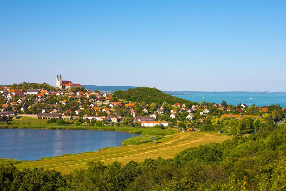 Hungarian local governments can make property purchases more difficult for foreigners from today