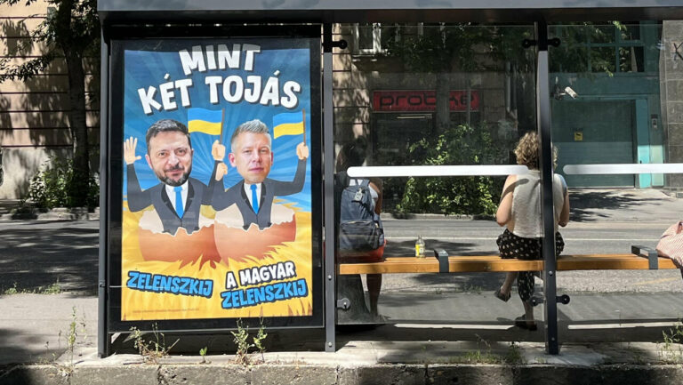 Campagne d'affichage de Zelenszky Péter Magyar Ukraine