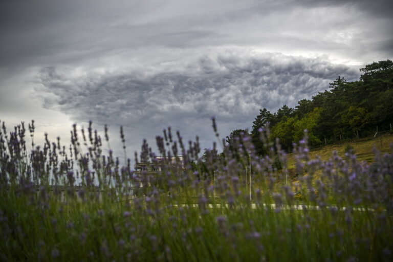 Nubes de tormenta alerta meteorológica en Hungría