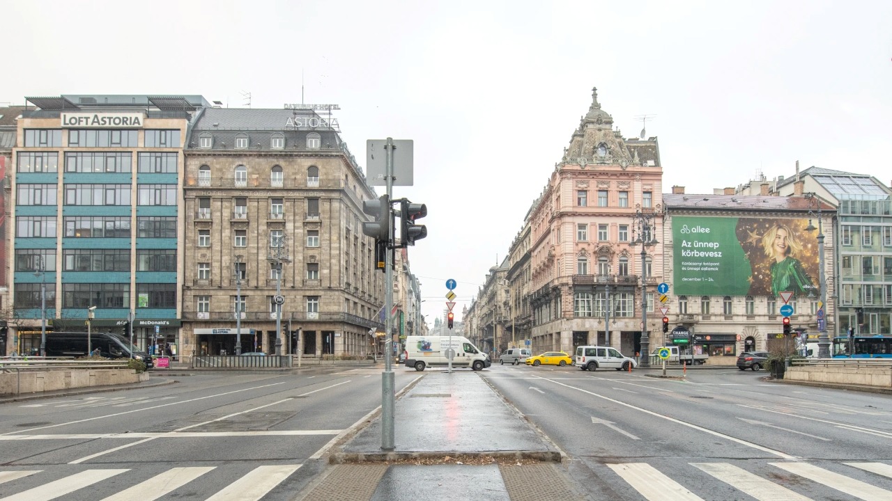 Astoria renovations traffic chaos Budapest