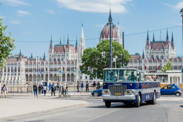 Plimbări nostalgice BKK în august, tranzitul retro din Budapesta
