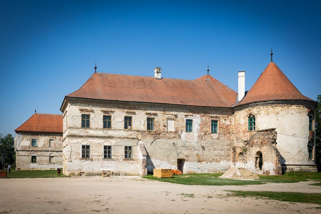 Bonchida castle Transylvanian Versailles Sulyok