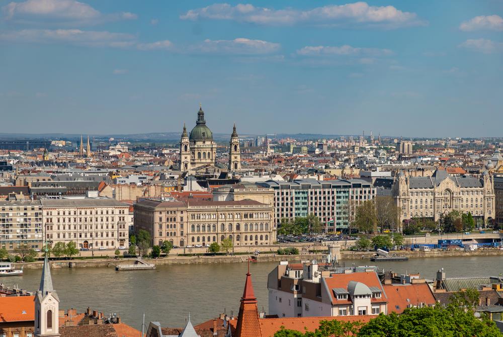 Budapest real estate housing start program