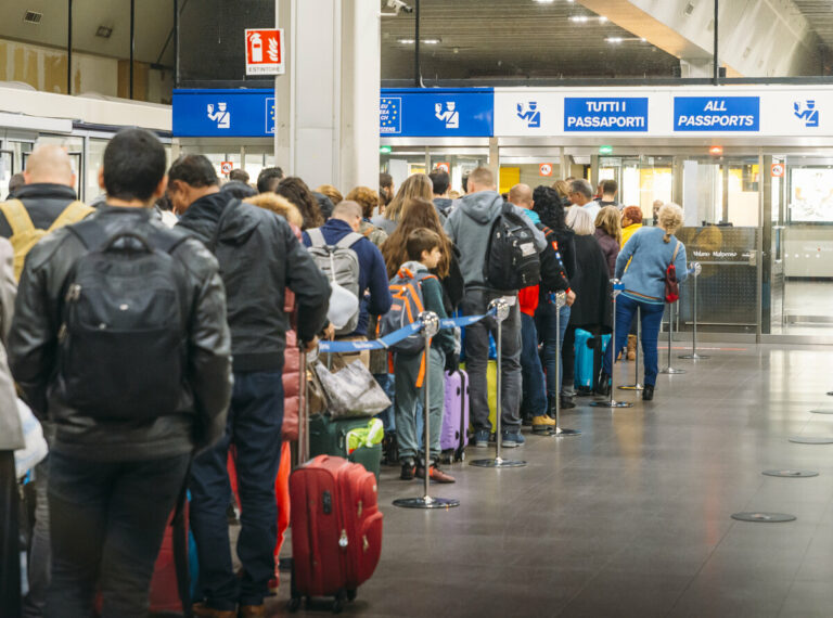 Frontiera UE Călătorii în UE Coadă de imigrare ETIAS Aeroportul Malpensa Milano Non-Schengen