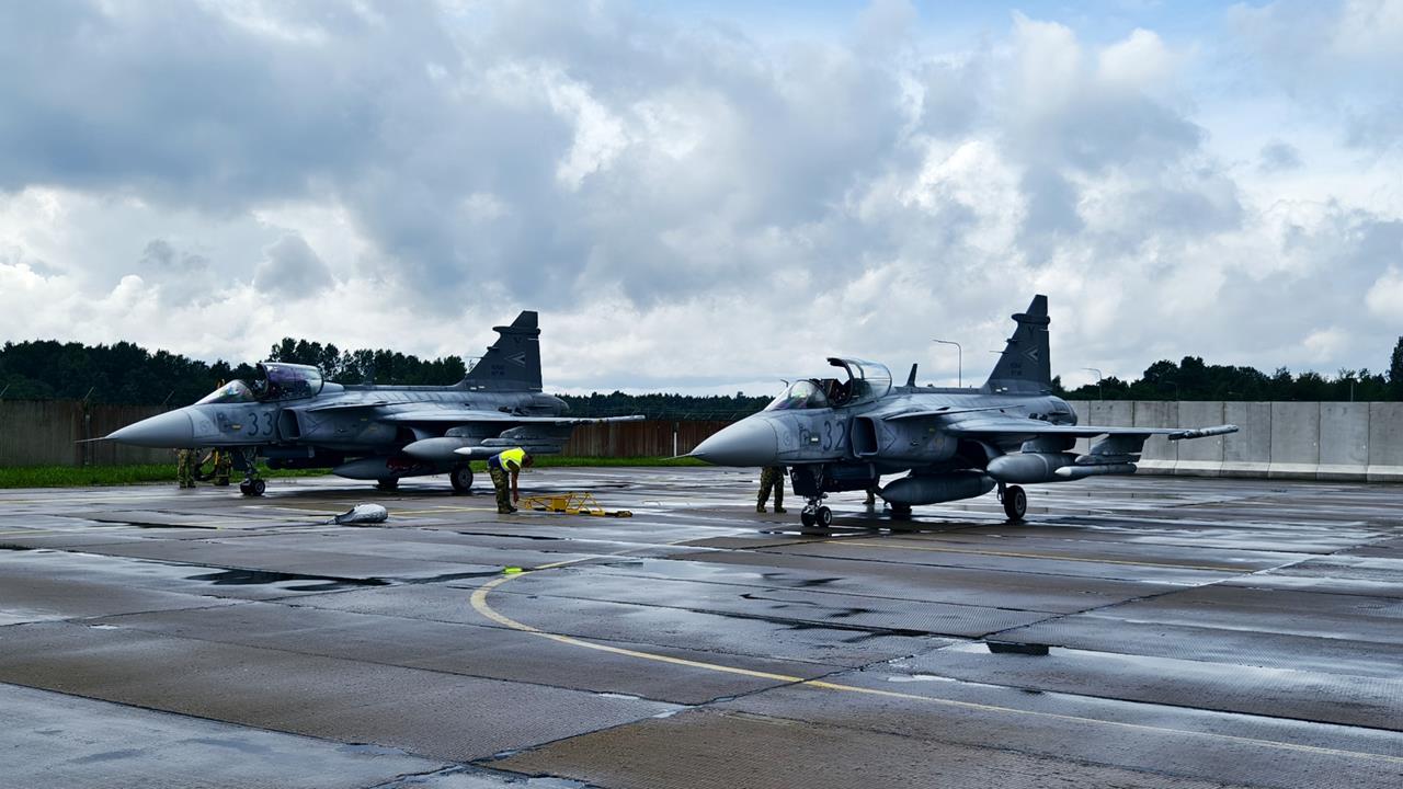 Hungarian Gripens Russian jets NATO