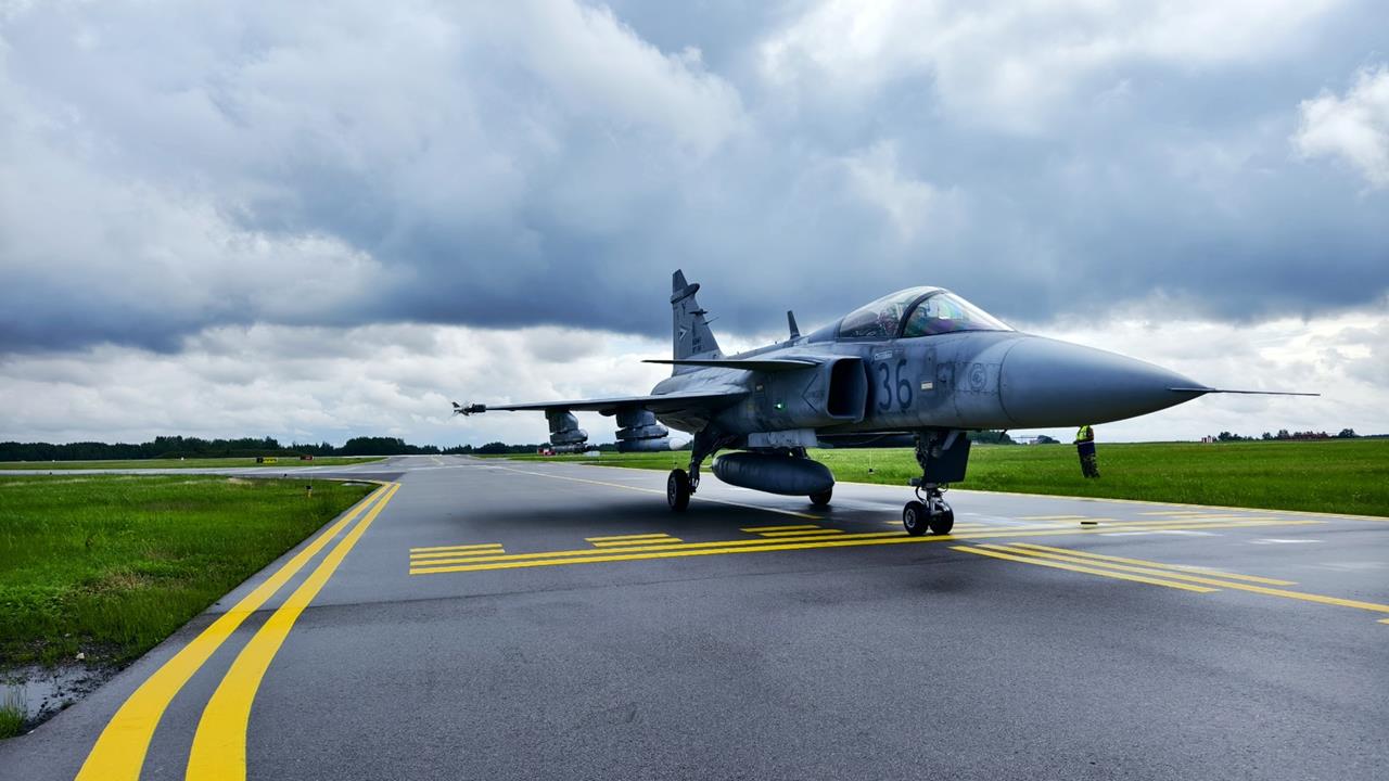 Hungarian Gripens Russian jets Baltic airspace