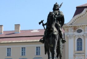 Prince Kálmán statue Gödöllő warrior king Galicia Hungary news
