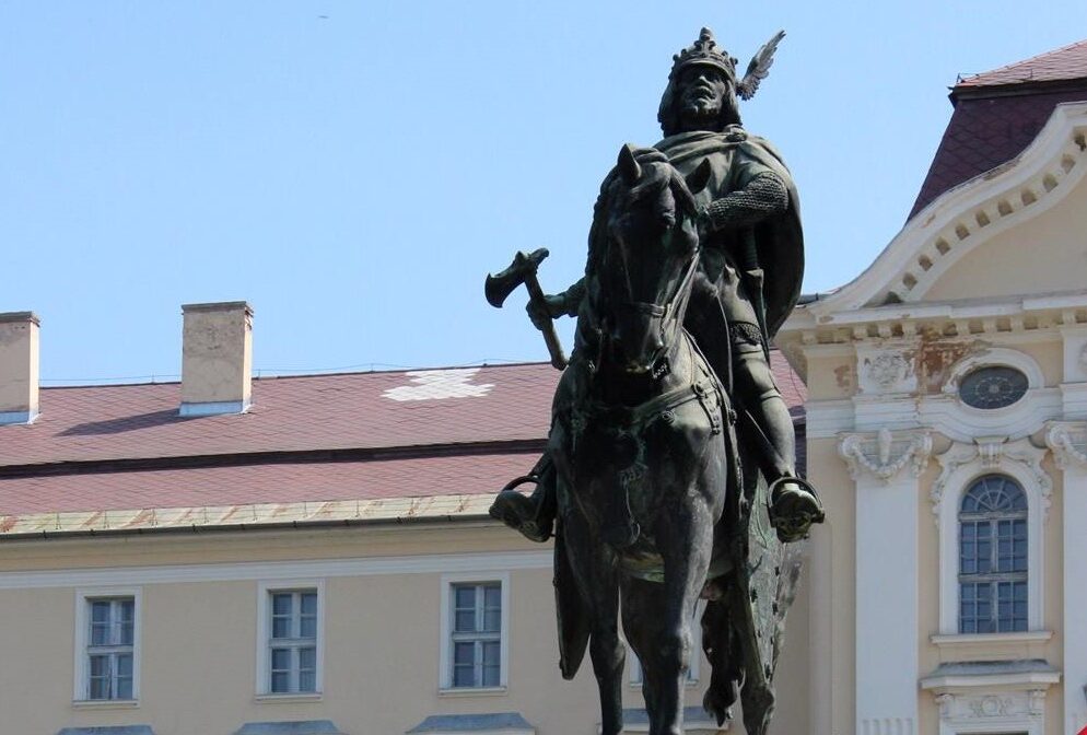 Prince Kálmán statue Gödöllő warrior king Galicia Hungary news