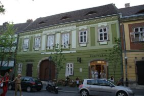 ruszwurm confectionery budapest buda castle