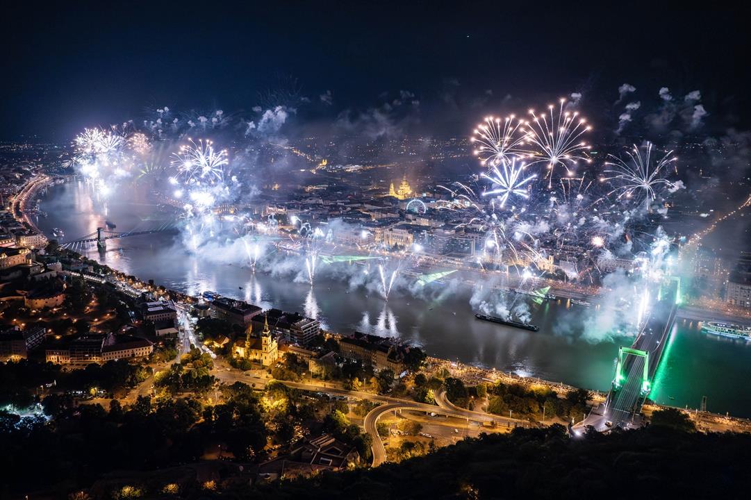 Spectacular 20 August fireworks and drone show in Budapest
